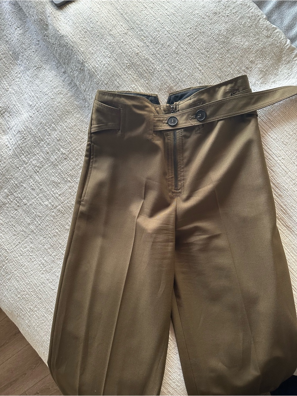 High-Waist Olive Green Trousers with Belt